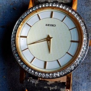 Seiko waterproof quartz watch
